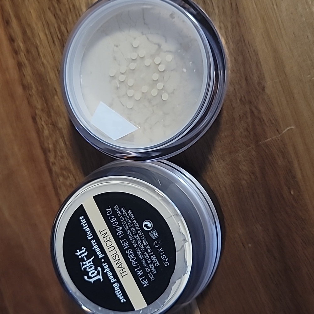 NIB KAT VON D LOCK-IT SETTING POWDER - Picture 11 of 12